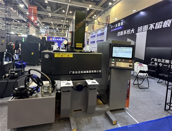 臺正鏡面放電加工機亮相2024 SME蘇州國際機床展